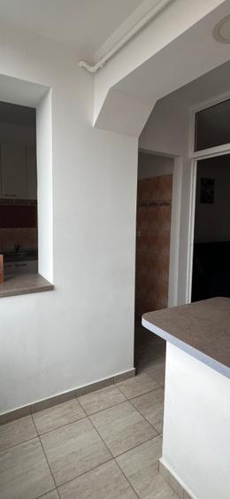 Garsoniera moderna- loc parcare- Tractorul - langa Coresi Mall - 9