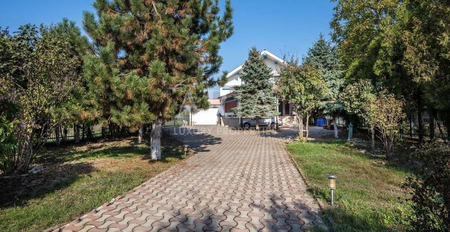 VILLA -  20m deschidere la lac -  2000mp teren - BANEASA - 1