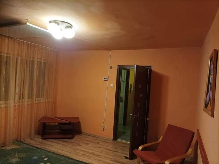 Apartament cu 3 camere semidecomandat în Lupeni - 4