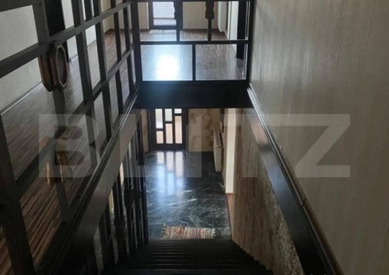 Casa de vanzare, cu 4 camere, 268 mp + teren 786 mp, zona-M - 4