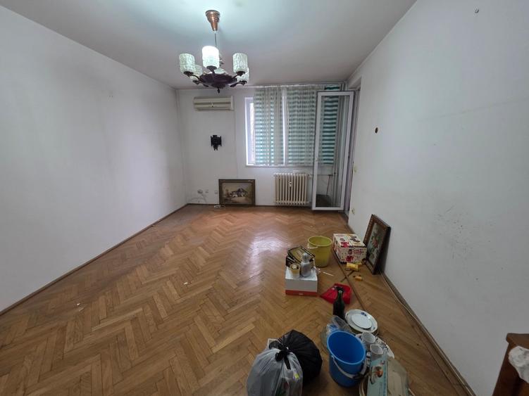 Titan, 10 minute metrou Costin Georgian, la piata Minis,  2 grupuri sanitare - 7