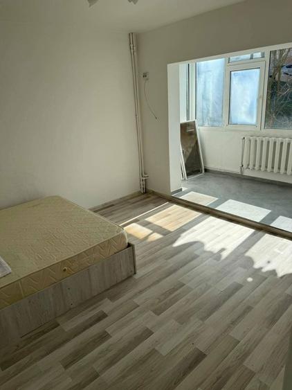 Vand Apartament cu 3 camere - 2