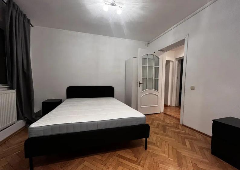 De inchiriat apartament 3 camere in vila, Strada Trivale - 11