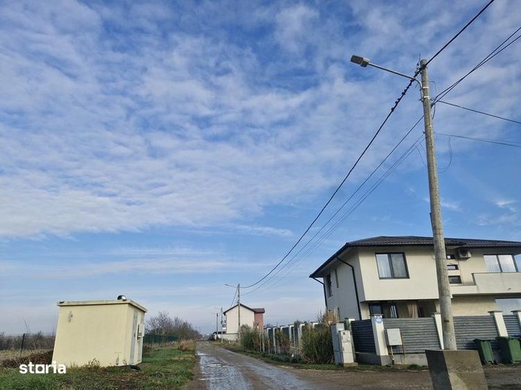 Teren langa case cu utilitati, lac la 300 metri,700 mp, 38500 euro - 10