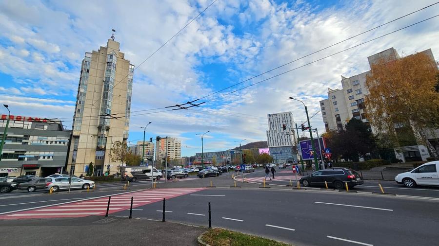 Spatiu comercial Centrul Civic -AFI ,acces stradal,1000 Euro - 1