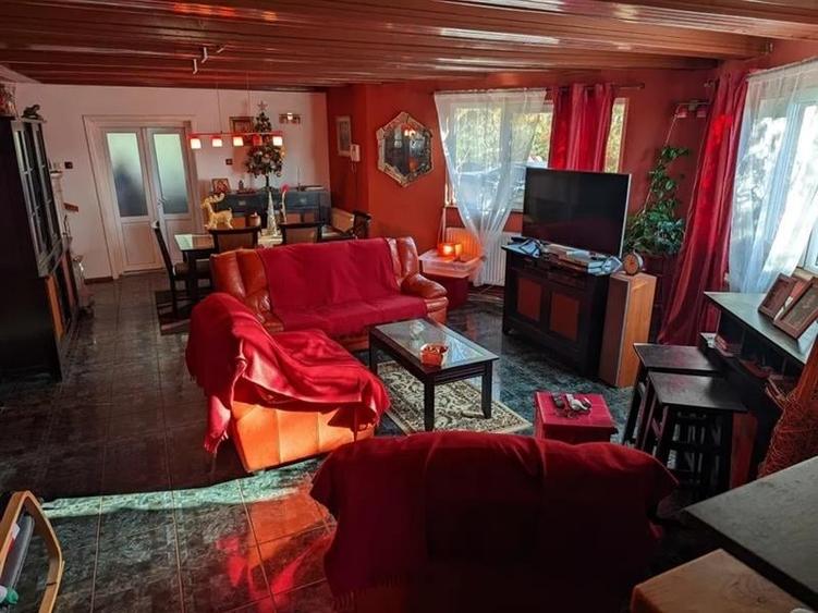 Casa cu gradina, piscina  si alte facilitati, Tarlungeni, Brasov - 2