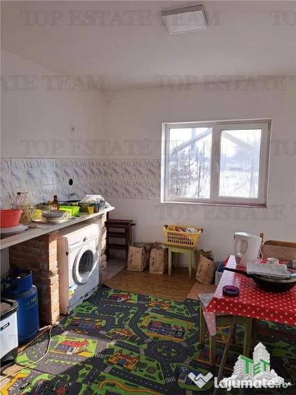 Casă cu 6 camere cu Teren 250 Mp în Dragomirești-Vale