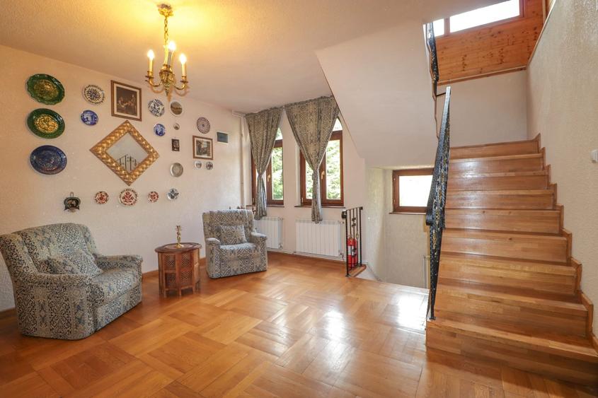 Pensiune de vânzare în Sinaia – proprietate premium cu 7 camere, teren generos! - 7