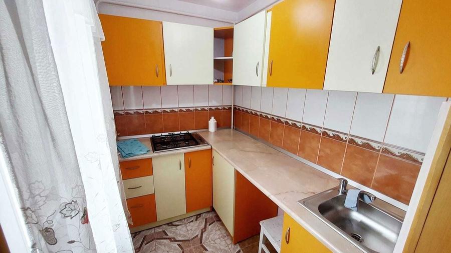 Vand sau inchiriez garsoniera etaj 1 - 4