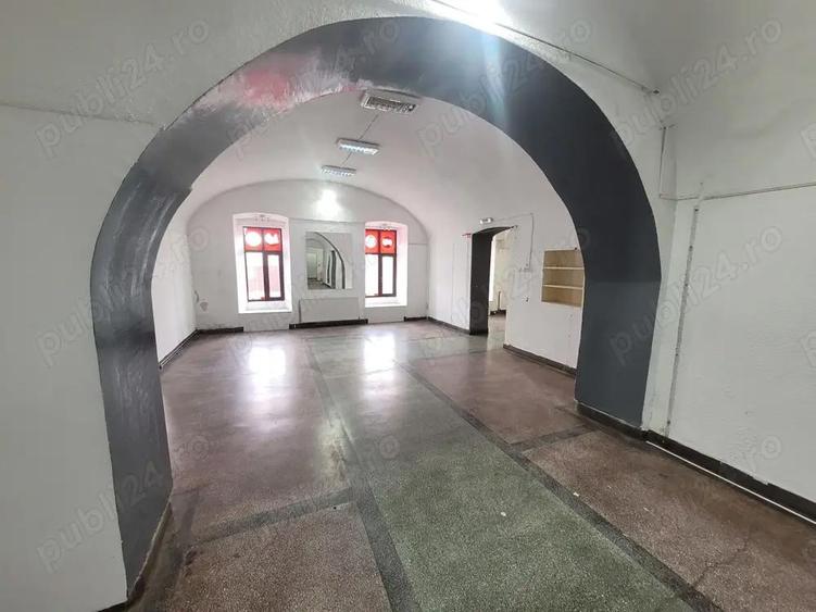 Spatiu comercial in pozitie centrala, 170m2, cu vedere la strada - 6