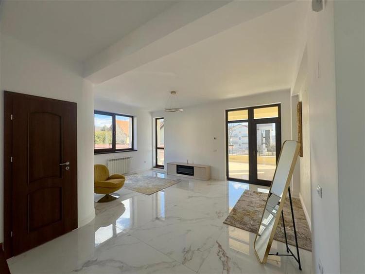 Vilă elegantă individuală în Valea Lupului  5 camere - 7