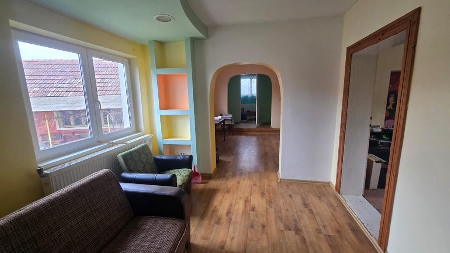 Casa de vanzare - Sustiu , Bihor - 3097 mp teren - 2