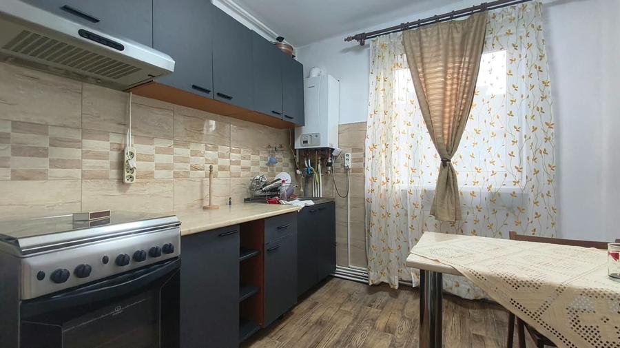 Apartament cu 2 camere semidecomandat în Piața Centrală