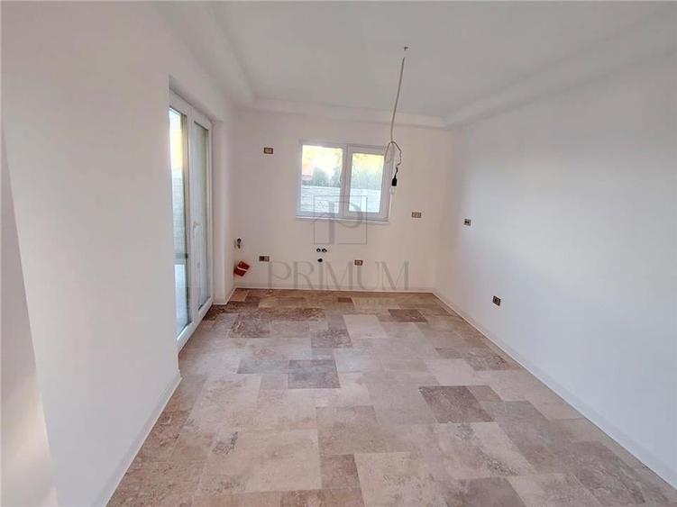 Duplex despartit prin garaj - zona excelenta - toate utilitatile - asfalt - pano - 9
