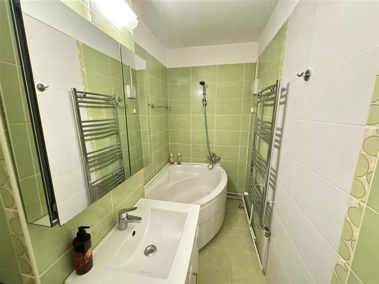 Apartament modern 3 camere balcon si pivnita zona Vasile Aaron - 13