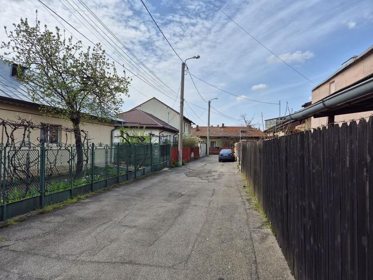 Vand teren ultra central cu casa ce necesita renovari - 1