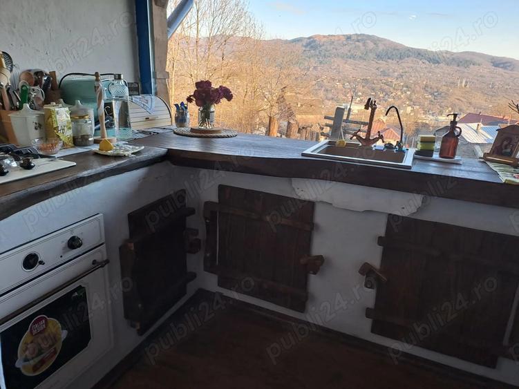 Vand mini complex tradi?ional: o casa maramure?eana, o casu?a de hobbit ?i doua case bucovinene - 4