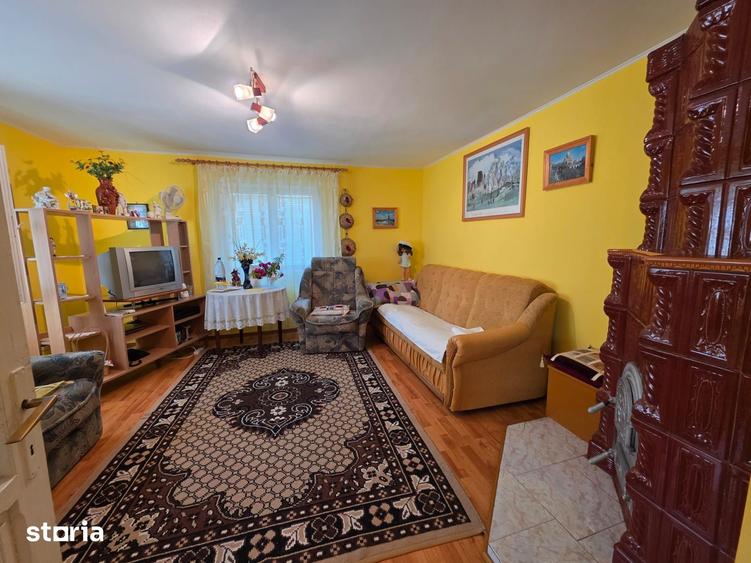 Casă cu 4 camere cu Teren 2000 Mp în Central