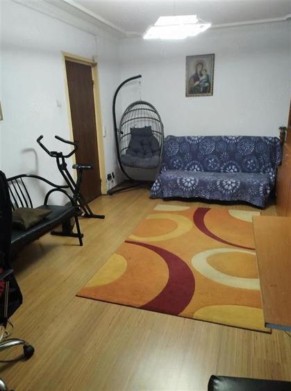 Apartament cu 3 camere decomandat, mobilat în Berceni