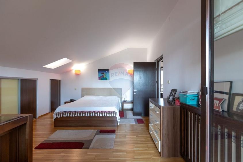 Vilă cu 7 camere de vânzare în zona Centrală Orașul  BUHUȘI - 6