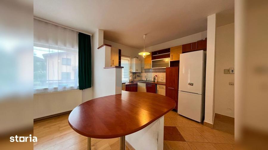 Apartament cu 3 camere semidecomandat în Europa
