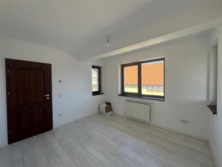 Vilă elegantă individuală în Valea Lupului  5 camere - 27