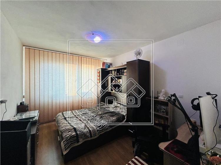 Apartament de vanzare in Sibiu - 3 camere, balcon si pivnita - - 8