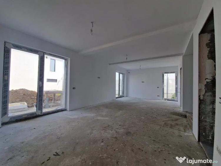 Casă cu 4 camere cu Teren 400 Mp în Central