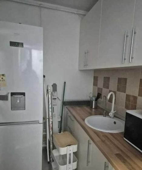 Garsonieră decomandată, mobilată în Titan