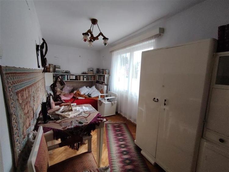 Casă individuală cu 3 camere cu Canalizare în Central