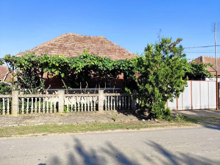 Casă cu 4 camere în Calea Mare