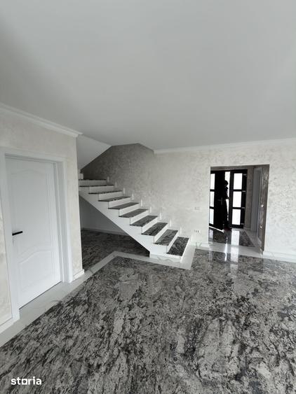 Casă cu 4 camere cu Teren 600 Mp în Central