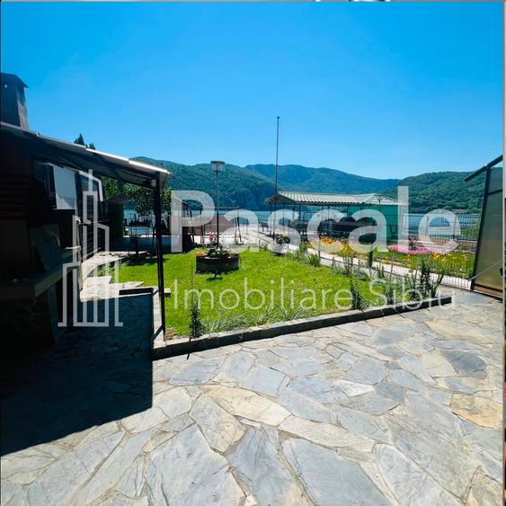 Casă individuală cu 4 camere cu Piscina în Eșelnița