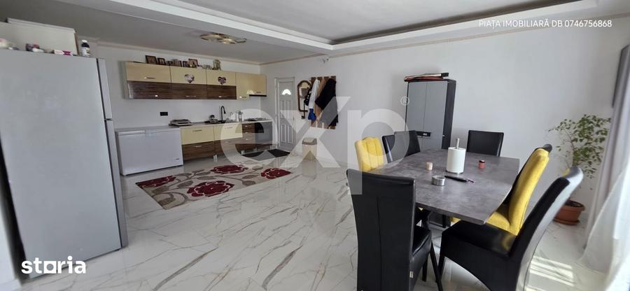 Casă cu 6 camere cu Teren 1438 Mp în Răcari