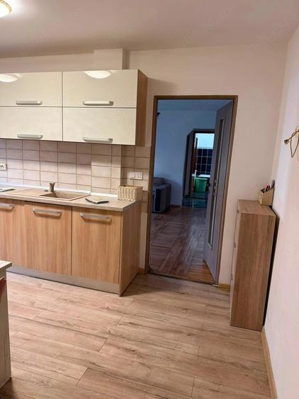 Apartament cu 3 camere semidecomandat în Micro 16