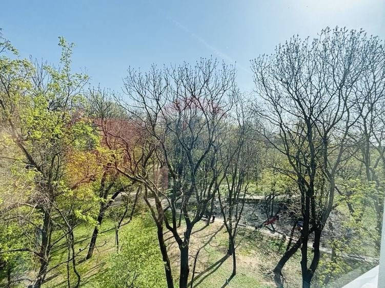 Apartament cu 4 camere decomandat în Kiseleff