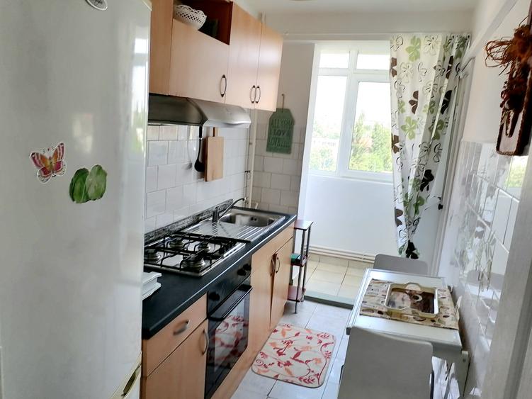 Apartament cu 2 camere decomandat în Micro 20