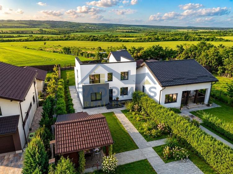 Casă individuală cu 5 camere cu Canalizare în Bighilin
