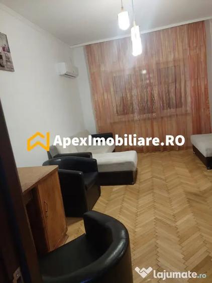 Apartament cu 3 camere semidecomandat în Moșilor