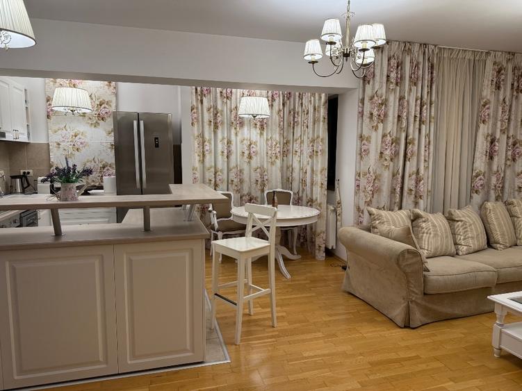 Apartament cu 2 camere semidecomandat, mobilat în Central