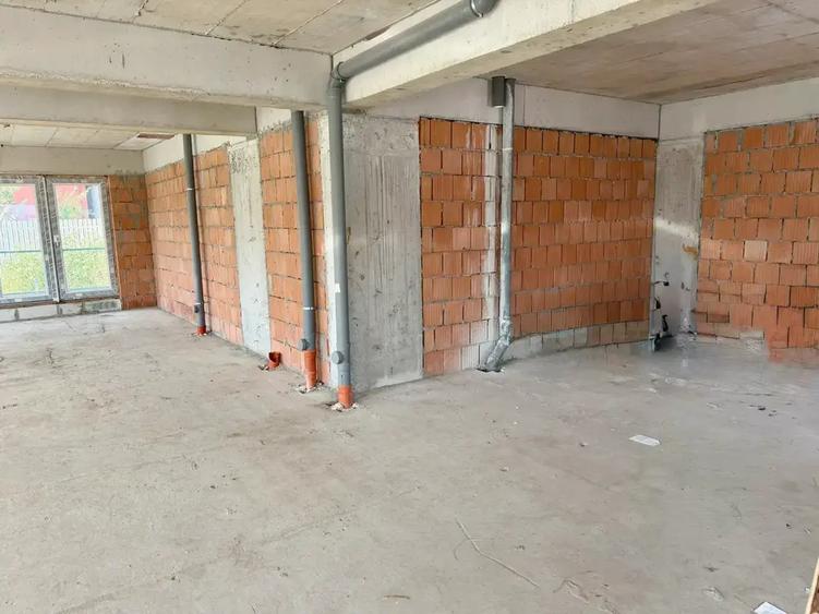 Spațiu comercial, de 103.69999694824 mp, în Tunari