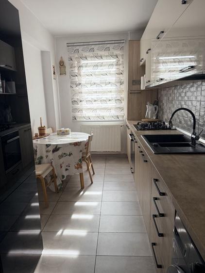 Apartament cu 3 camere decomandat în Dobroești