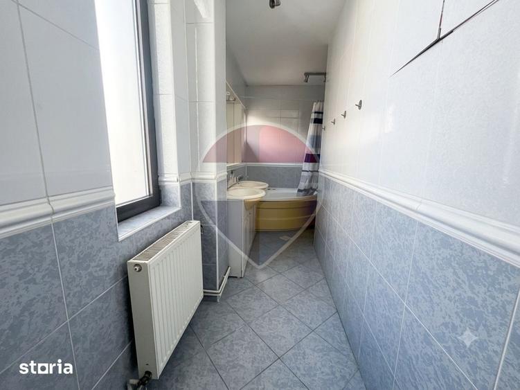 Casă cu 5 camere cu Teren 279 Mp în Central