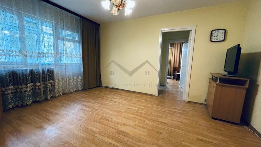 Apartament cu 2 camere semidecomandat în Podu Roș