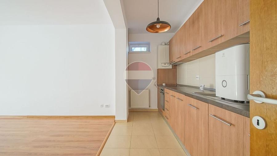 Apartament cu 2 camere decomandat în Tractorul