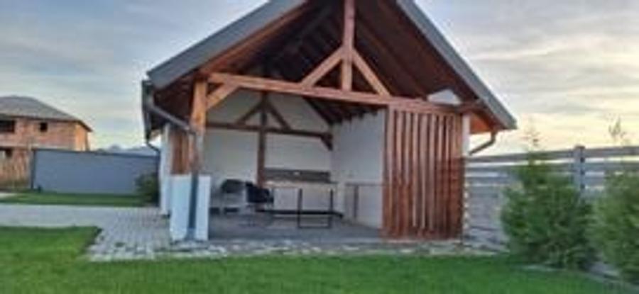 Casă individuală cu 4 camere cu Canalizare în Tărlungeni
