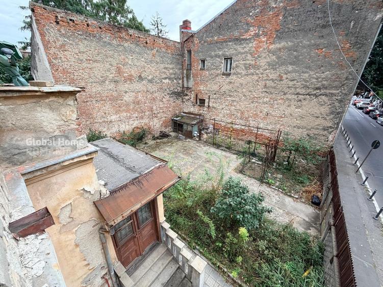 Casă individuală cu 5 camere cu Canalizare în P-ța Romană