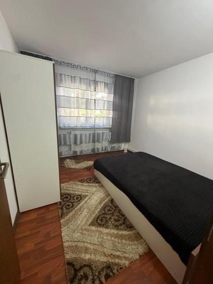 Apartament cu 2 camere semidecomandat, mobilat în Craiovița Nouă
