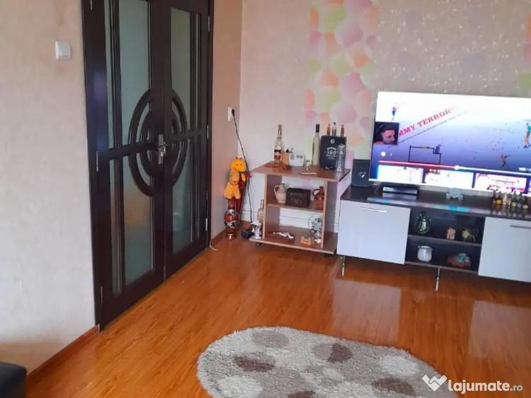 De inchiriat, apartament 3 camere - 9