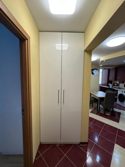 Apartament cu 4 camere decomandat în Central